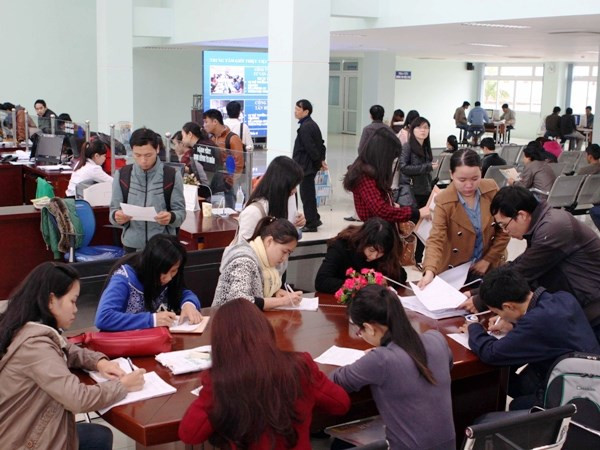 Các bạn trẻ đang tìm kiếm cơ hội khởi nghiệp. (Ảnh: TTXVN)