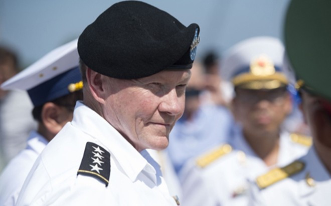 Chủ tịch Hội đồng Tham mưu trưởng Liên quân Mỹ Martin Dempsey trong chuyến thăm Việt Nam tháng 8/2014 Chủ tịch Hội đồng Tham mưu trưởng Liên quân Mỹ Martin Dempsey trong chuyến thăm Việt Nam tháng 8/2014