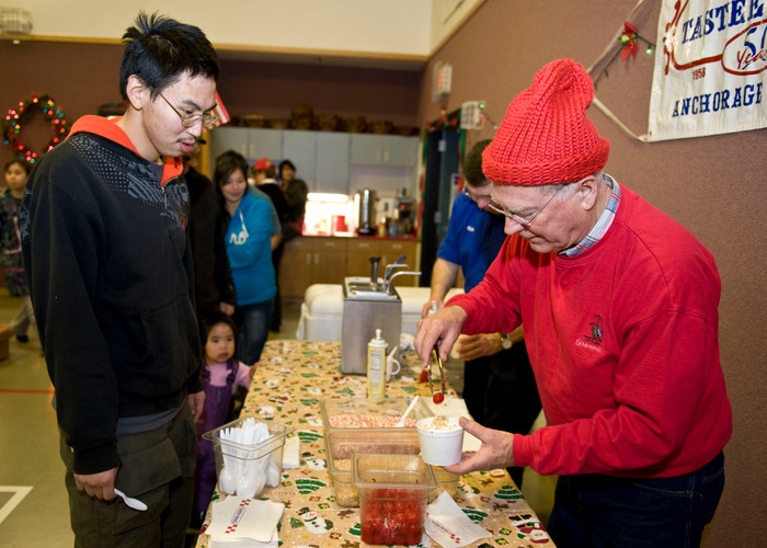 Đây là hoạt động thường niên của ông già Noel và các trợ lý của mình vào mỗi dịp cuối năm và là truyền thống của Lực lượng vệ binh bang Alaska, Mỹ từ năm 1956. Đây là hoạt động thường niên của ông già Noel và các trợ lý của mình vào mỗi dịp cuối năm và là truyền thống của Lực lượng vệ binh bang Alaska, Mỹ từ năm 1956.