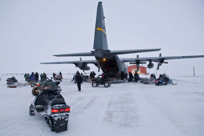 Được biết đây là chiếc C-130 thuộc biên chế của phi đội số 144, Lực lượng vệ binh Alaska. Được biết đây là chiếc C-130 thuộc biên chế của phi đội số 144, Lực lượng vệ binh Alaska.