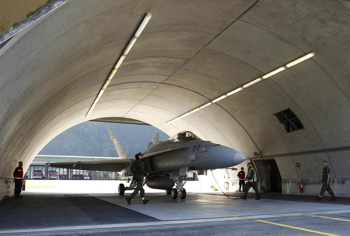 F/A-18 đóng tại Meiringen. F/A-18 đóng tại Meiringen.