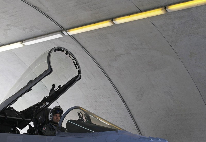 F/A-18 đóng tại Meiringen. F/A-18 đóng tại Meiringen.