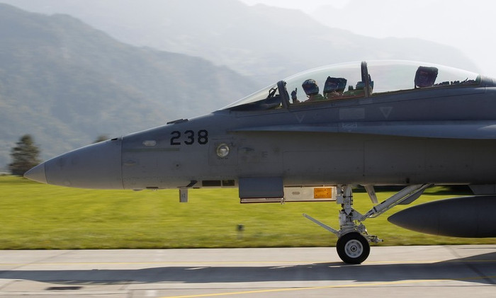 F/A-18 đóng tại Meiringen. F/A-18 đóng tại Meiringen.