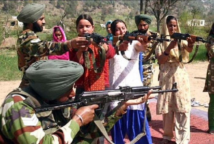 Lực lượng dân quân tự vệ của Ấn Độ tại khu vực Kashmir. Lực lượng dân quân tự vệ của Ấn Độ tại khu vực Kashmir.