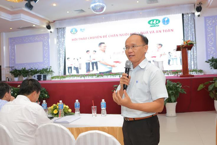 Hội thảo chuyên đề “Chăn nuôi hiệu quả không chất cấm” là chương trình khởi đầu cho chuỗi hội thảo chuyên đề trên phạm vi cả nước nhằm tuyên truyền vận động các hộ chăn nuôi ký cam kết không sử dụng chất cấm hoặc cám có chất cấm. Hội thảo chuyên đề “Chăn nuôi hiệu quả không chất cấm” là chương trình khởi đầu cho chuỗi hội thảo chuyên đề trên phạm vi cả nước nhằm tuyên truyền vận động các hộ chăn nuôi ký cam kết không sử dụng chất cấm hoặc cám có chất cấm.