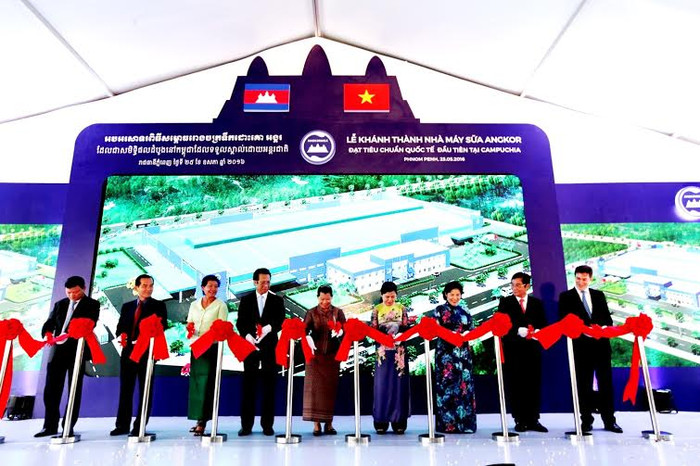 Vinamilk vừa khánh thành nhà máy sữa Angkor – nhà máy sữa đầu tiên và duy nhất tại Campuchia được đầu tư bởi Vinamilk. Vinamilk vừa khánh thành nhà máy sữa Angkor – nhà máy sữa đầu tiên và duy nhất tại Campuchia được đầu tư bởi Vinamilk.