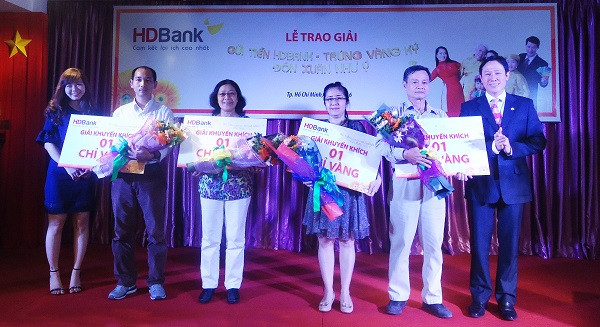 Các khách hàng trúng giải khuyến khích 01 chỉ vàng