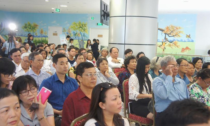 Đông đảo người dân và giới chuyên môn ở Khánh Hòa &amp; các tỉnh lân cận đã quan tâm, tới lắng nghe bài trình bày của TS Phan Minh Liêm.