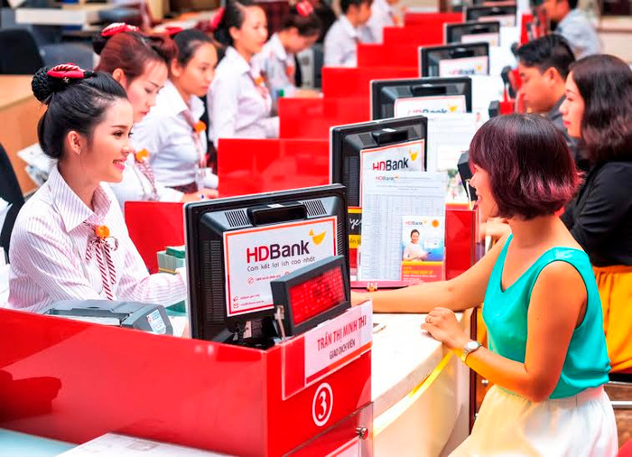 Chuyên nghiệp và nhiệt tình trong công việc, dù lịch làm việc dày đặc, Thúy Vi vẫn luôn vui vẻ và rạng rỡ tỏa sáng vẻ đẹp từ nội tâm, tri thức đến ngoại hình. Chuyên nghiệp và nhiệt tình trong công việc, dù lịch làm việc dày đặc, Thúy Vi vẫn luôn vui vẻ và rạng rỡ tỏa sáng vẻ đẹp từ nội tâm, tri thức đến ngoại hình.