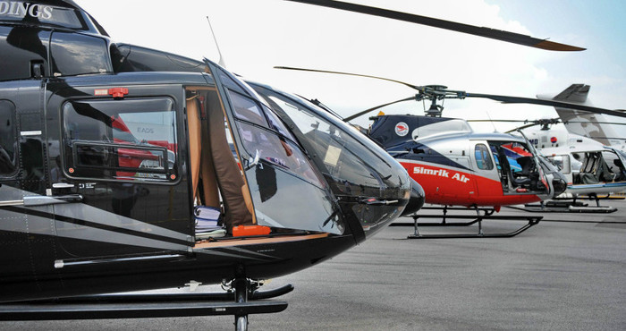 Các trực thăng của hãng Eurocopter tại hội chợ. Công ty Trực thăng Việt Nam (chi nhánh miền Nam) vào ngày 15/02 ký hợp đồng với Eurocopter South East Asia mua chiếc EC225 thứ tư. Các trực thăng của hãng Eurocopter tại hội chợ. Công ty Trực thăng Việt Nam (chi nhánh miền Nam) vào ngày 15/02 ký hợp đồng với Eurocopter South East Asia mua chiếc EC225 thứ tư.