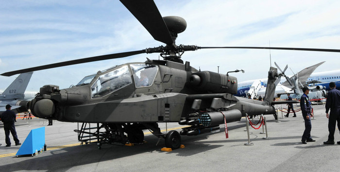 Trực thăng Apache Boeing AH-64D. Khoảng 900 công ty từ hơn 50 nước tham gia hội chợ. Trực thăng Apache Boeing AH-64D. Khoảng 900 công ty từ hơn 50 nước tham gia hội chợ.