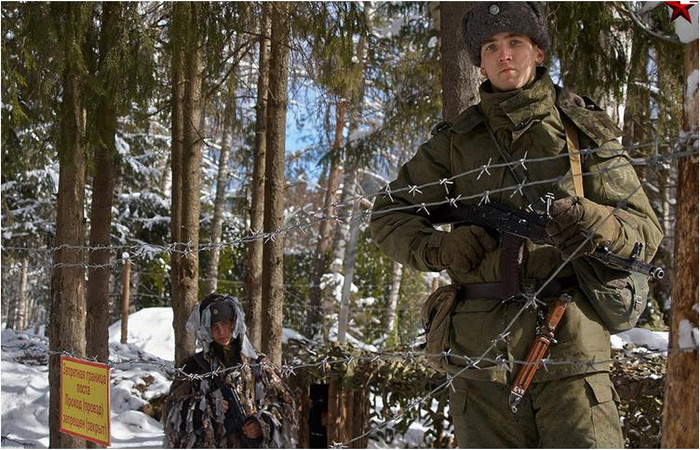 Lính Nga canh gác mục tiêu tên lửa Lính Nga canh gác mục tiêu tên lửa