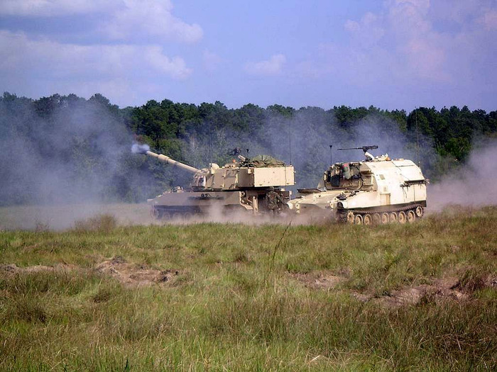 Bích kích pháo tự hành M109 A6 PALADIN đạn 155mm Bích kích pháo tự hành M109 A6 PALADIN đạn 155mm