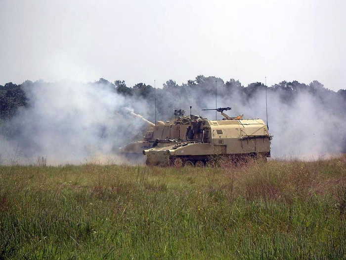 Bích kích pháo tự hành M109 A6 PALADIN đạn 155mm Bích kích pháo tự hành M109 A6 PALADIN đạn 155mm