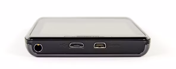 Toàn bộ cổng giao tiếp của máy đều nằm ở đây, gồm có jack tai nghe 3,5mm, cổng microUSB và microHDMI. Toàn bộ cổng giao tiếp của máy đều nằm ở đây, gồm có jack tai nghe 3,5mm, cổng microUSB và microHDMI.