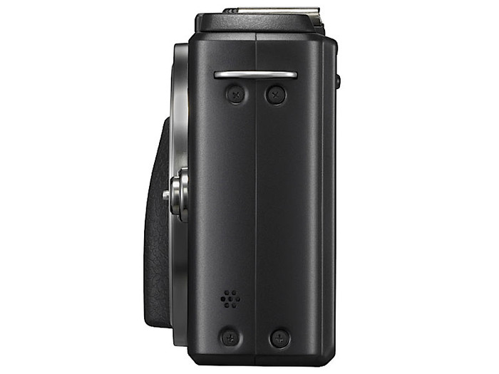 Ngoài ra, sản phẩm còn sở hữu hệ thống giảm bụi với một mô tơ siêu thanh rung 50.000 lần/giây để rũ bỏ toàn bộ chất bản bám trên cảm biến. Ngoài ra, sản phẩm còn sở hữu hệ thống giảm bụi với một mô tơ siêu thanh rung 50.000 lần/giây để rũ bỏ toàn bộ chất bản bám trên cảm biến.