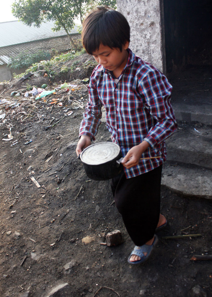 Mọi thứ đã được nấu xong, thức ăn được bê lên phòng Mọi thứ đã được nấu xong, thức ăn được bê lên phòng