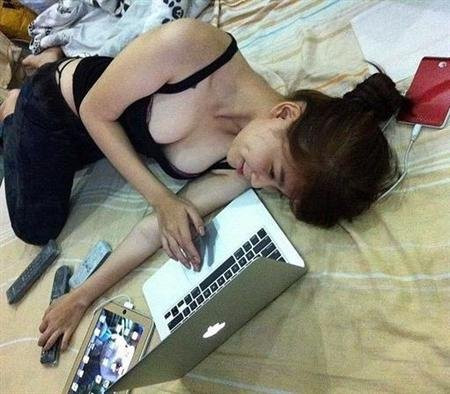 Mốt "tự sướng" bằng iPhone của teengirl Việt ảnh 9