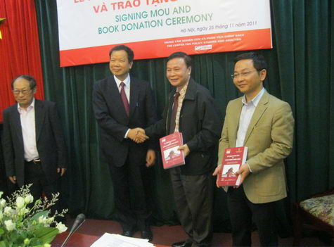 Trường ĐH KHXH&NV mở rộng hợp tác với Viện NC Lập Pháp ảnh 4 Trường ĐH KHXH&NV mở rộng hợp tác với Viện NC Lập Pháp ảnh 4