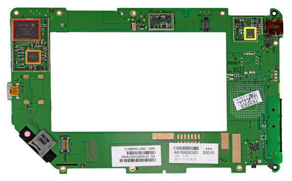 Chip được đánh dấu màu đỏ là chip nhớ 16 GB Flash của Sandisk. Chip màu cam là IC quản lí nguồn do Texas Instruments sản xuất, màu vàng là chip xử lí âm thanh Texas Instruments AIC3100 Chip được đánh dấu màu đỏ là chip nhớ 16 GB Flash của Sandisk. Chip màu cam là IC quản lí nguồn do Texas Instruments sản xuất, màu vàng là chip xử lí âm thanh Texas Instruments AIC3100