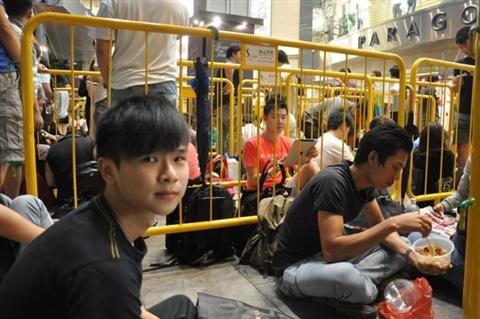 Thâm nhập “đường dây” buôn iPhone 4S về Việt Nam ảnh 3 Thâm nhập “đường dây” buôn iPhone 4S về Việt Nam ảnh 3