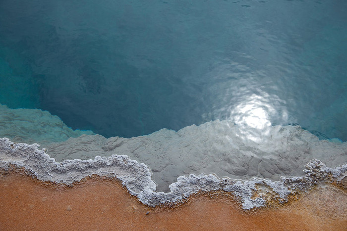 Bức ảnh của Danielle Goldstein chụp tại một hồ nước nóng ở công viên quốc gia Yellowstone. Bức ảnh của Danielle Goldstein chụp tại một hồ nước nóng ở công viên quốc gia Yellowstone.