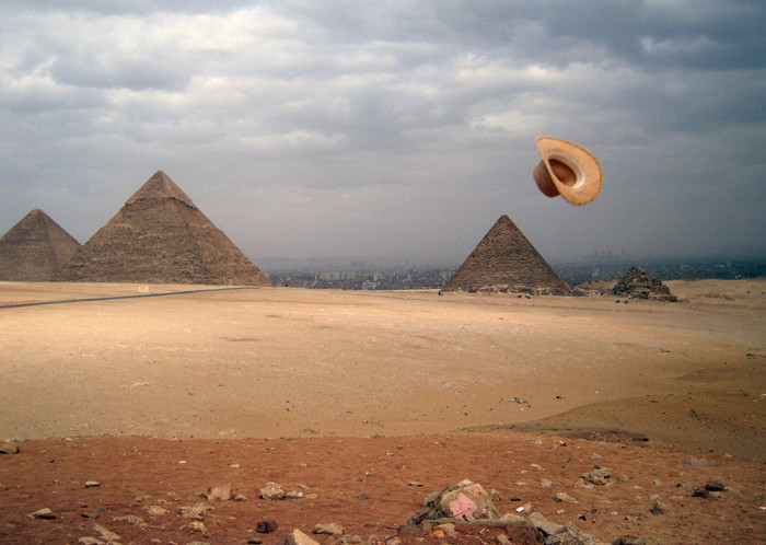 BY THE WIND OF CHANGE: Ảnh chụp kim tự tháp Giza, Ai Cập, của John Head. BY THE WIND OF CHANGE: Ảnh chụp kim tự tháp Giza, Ai Cập, của John Head.