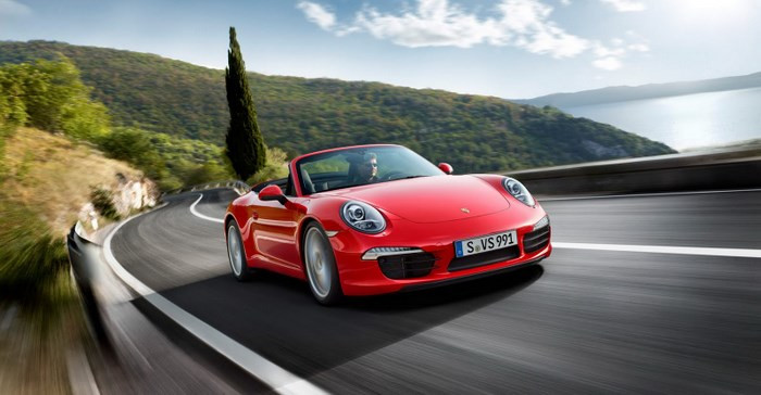 Về sức mạnh, xe vẫn có hai loại động cơ là 3.4 lít công suất 350 mã lực và 3.8 lít công suất 400 mã lực tương ứng với hai phiên bản Carrera và Carrera S. Về sức mạnh, xe vẫn có hai loại động cơ là 3.4 lít công suất 350 mã lực và 3.8 lít công suất 400 mã lực tương ứng với hai phiên bản Carrera và Carrera S.