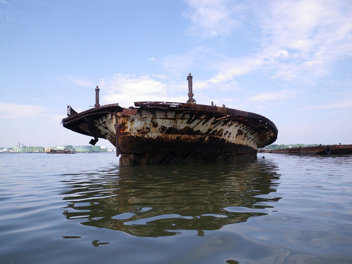 Một trong những con tàu ở nghĩa trang tàu thuyền tại Anh Một trong những con tàu ở nghĩa trang tàu thuyền tại Anh