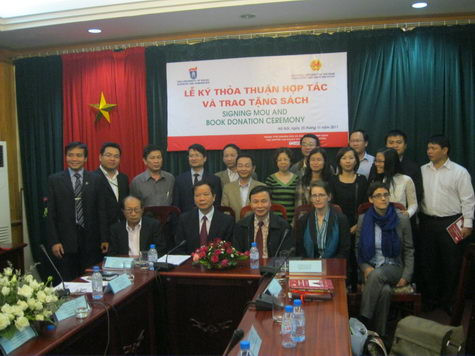 Trường ĐH KHXH&NV mở rộng hợp tác với Viện NC Lập Pháp ảnh 2 Trường ĐH KHXH&NV mở rộng hợp tác với Viện NC Lập Pháp ảnh 2