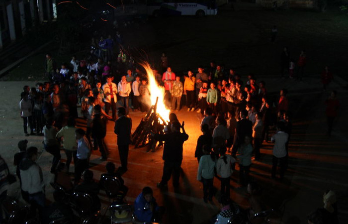 Sau phần văn nghệ là phần lửa trại Sau phần văn nghệ là phần lửa trại