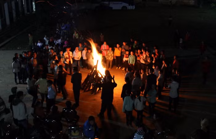 Sau phần văn nghệ là phần lửa trại Sau phần văn nghệ là phần lửa trại