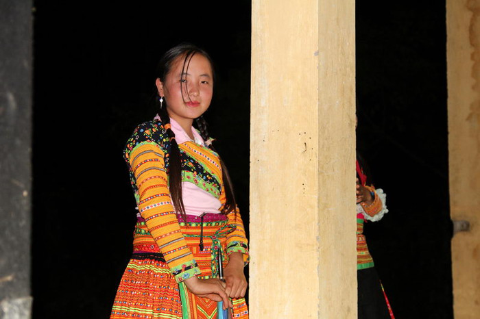 Một em học sinh trong nhóm múa Một em học sinh trong nhóm múa