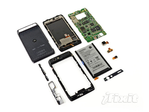 Toàn bộ phần cứng cuả DROID RAZR sau khi phẫu thuật. Toàn bộ phần cứng cuả DROID RAZR sau khi phẫu thuật.