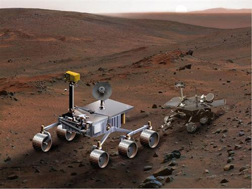 Robot này lớn hơn nhiều so với 2 robot đầu tiên khám phá sao Hỏa vào năm 2004.  A4. Robot thí nghiệm lần này lớn hơn nhiều so với 2 robot đầu tiên khám phá sao Hỏa vào năm 2004