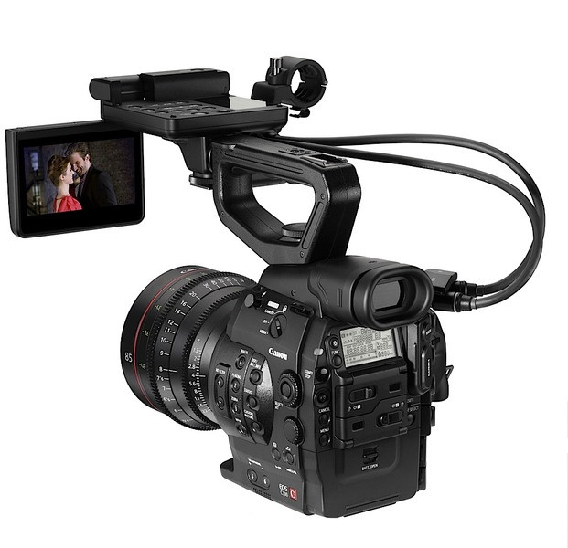 Một số ống kính được ra mắt cùng với C300 gồm có hai ống 14,5-60mm, hai ống 30-300mm, ba ống fix ngàm EF ở tiêu cự 24mm, 50mm và 85mm. Tất cả các ống kính này đều là ống lấy nét tay, và chiếc C300 cũng hoàn toàn không sử dụng chế độ lấy nét tự động. Một số ống kính được ra mắt cùng với C300 gồm có hai ống 14,5-60mm, hai ống 30-300mm, ba ống fix ngàm EF ở tiêu cự 24mm, 50mm và 85mm. Tất cả các ống kính này đều là ống lấy nét tay, và chiếc C300 cũng hoàn toàn không sử dụng chế độ lấy nét tự động.