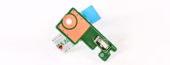 Cận cạnh nút nguồn.