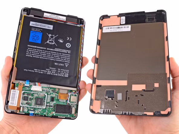 Mở nắp sau là toàn bộ phần cứng sẽ lộ diện.