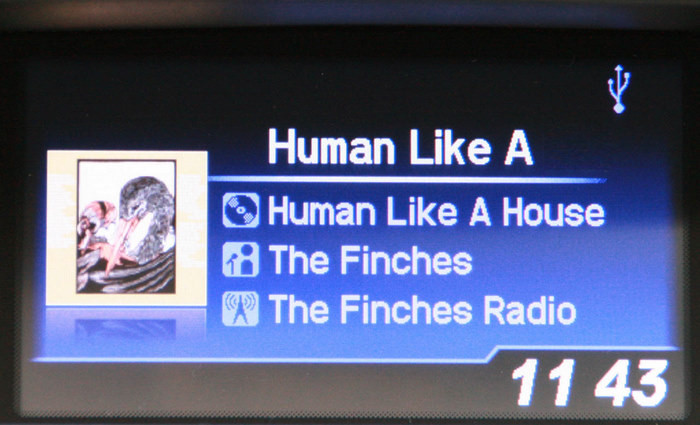 Về công nghệ, Honda tích hợp cho 2012 CR-V một số công nghệ như hệ thống Bluetooth rảnh tay, camera đa góc phía sau hỗ trợ lùi xe, khả năng nhận tin nhắn SMS và một màn hình hiển thị thông tin đa sắc màu Về công nghệ, Honda tích hợp cho 2012 CR-V một số công nghệ như hệ thống Bluetooth rảnh tay, camera đa góc phía sau hỗ trợ lùi xe, khả năng nhận tin nhắn SMS và một màn hình hiển thị thông tin đa sắc màu