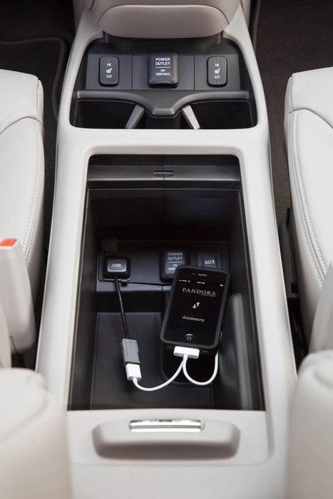 Hiện Honda chưa công bố giá mà chỉ cho biết sẽ bán ra 2012 CR-V vào 15 tháng 12 tới. Hiện Honda chưa công bố giá mà chỉ cho biết sẽ bán ra 2012 CR-V vào 15 tháng 12 tới.