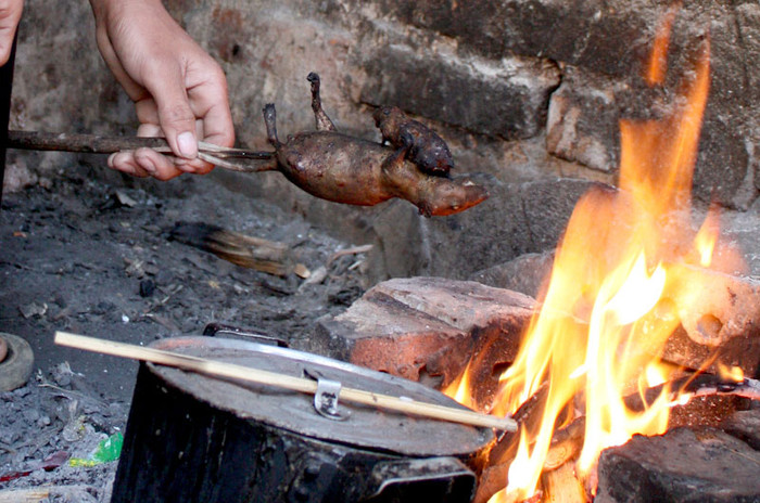 Sau đó cho lên bếp để nướng lại một lần nữa. Sau đó cho lên bếp để nướng lại một lần nữa.