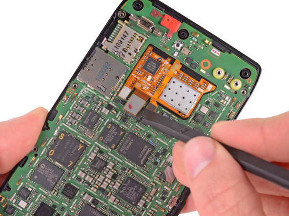 Gỡ dây của bộ điều khiển cảm ứng với socket trên mainboard. Gỡ dây của bộ điều khiển cảm ứng với socket trên mainboard.