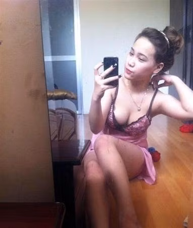 Mốt "tự sướng" bằng iPhone của teengirl Việt ảnh 1