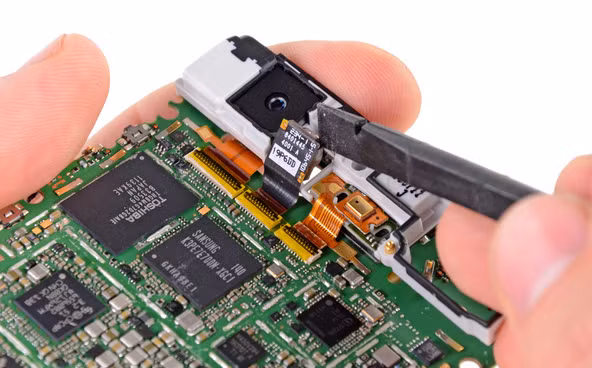 Tháo camera phụ 1.3 megapixel. Đặc biệt, sợi cáp của nó làm bằng công nghệ ZIF nên hoàn toàn không bị ảnh hưởng bởi bụi. Tháo camera phụ 1.3 megapixel. Đặc biệt, sợi cáp của nó làm bằng công nghệ ZIF nên hoàn toàn không bị ảnh hưởng bởi bụi.