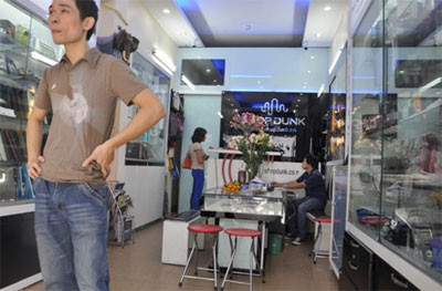 Bùng nổ số lượng "đại lý chính thức" của Apple tại Hà Nội ảnh 4 Bùng nổ số lượng "đại lý chính thức" của Apple tại Hà Nội ảnh 4