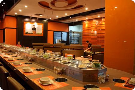 Muru là chuỗi nhà hàng lẩu băng chuyền đầu tiên chuyên về lẩu nấm.