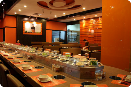 Muru là chuỗi nhà hàng lẩu băng chuyền đầu tiên chuyên về lẩu nấm.