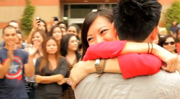 Chị ấy đã bật khóc vì vui sướng và hạnh phúc. Chị ấy đã bật khóc vì vui sướng và hạnh phúc.