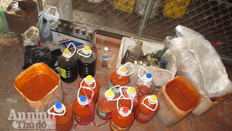 Mỗi chai tương ớt này có giá bèo bọt....3.000 đồng