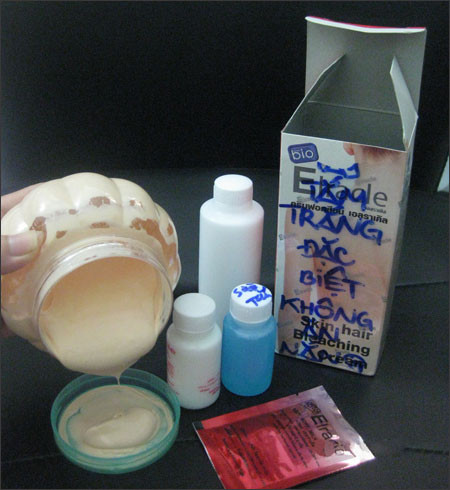 Kem, bột, thuốc tẩy tế bào chết "sưu tầm" từ chợ Bình Tây